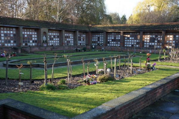 Jardin du souvenir columbarium pour dispersion de cendres funéraires